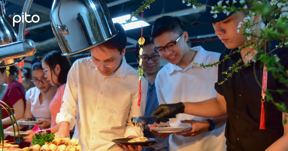 Mang buffet nướng vào tiệc tất niên tại văn phòng