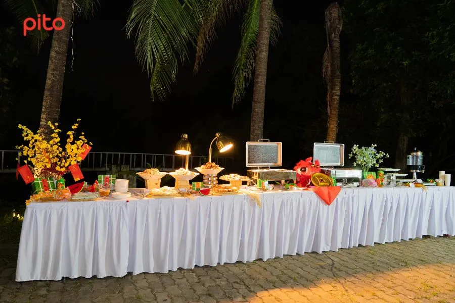 buffet tiệc tất niên riêng tư