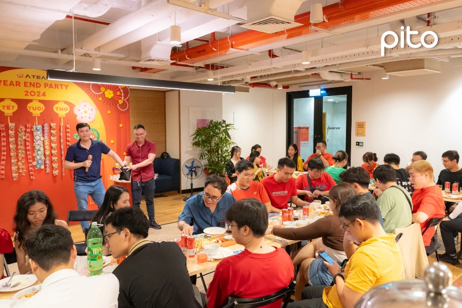 Các cộng sự ATEAM tại bữa tiệc tất niên