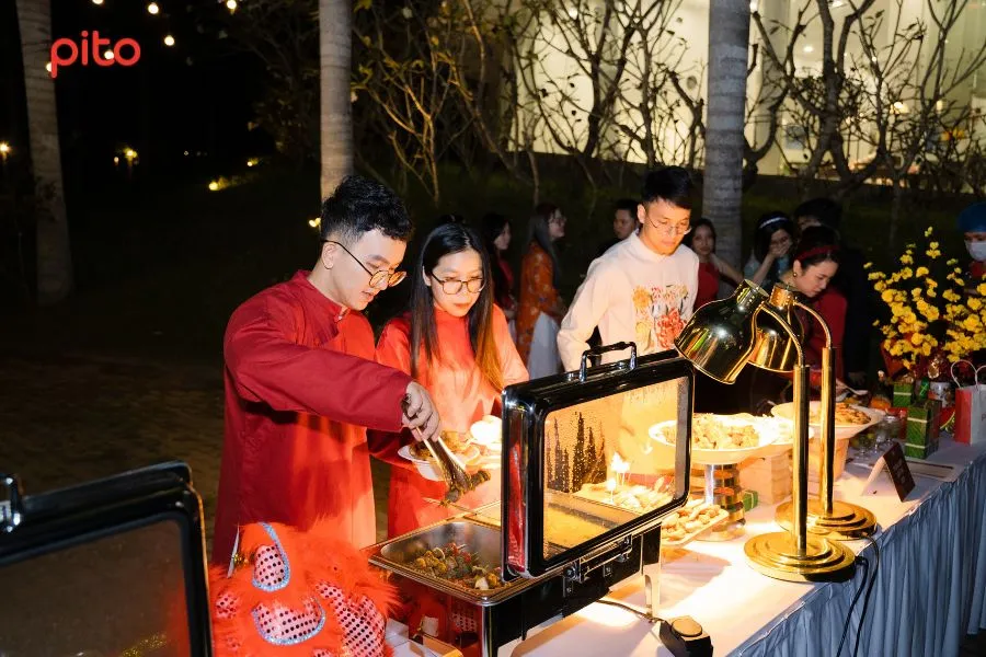 tiệc tất niên 1
