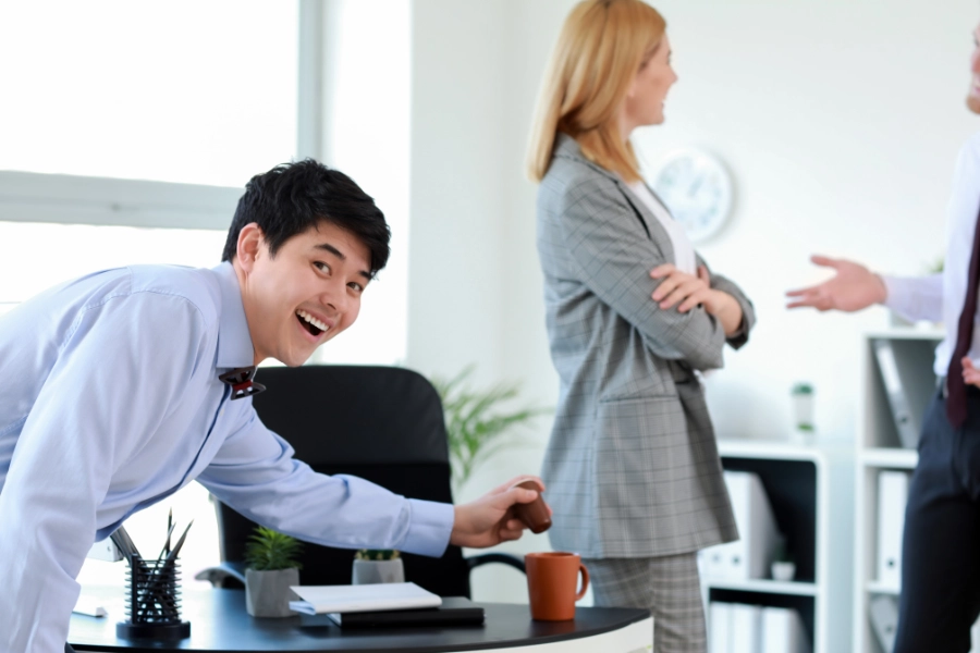 Đùa đồng nghiệp cá tháng tư