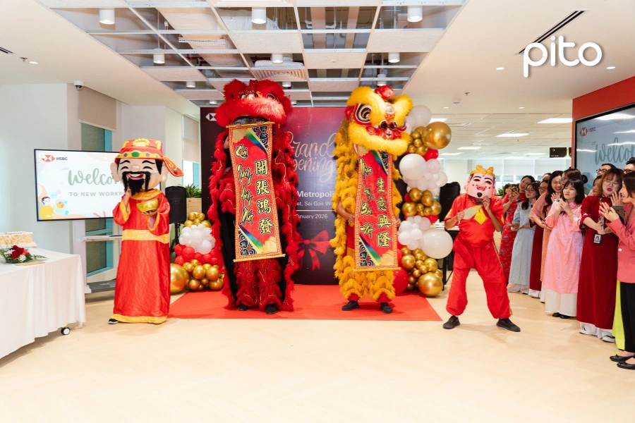 Múa lân tại văn phòng khai trương 