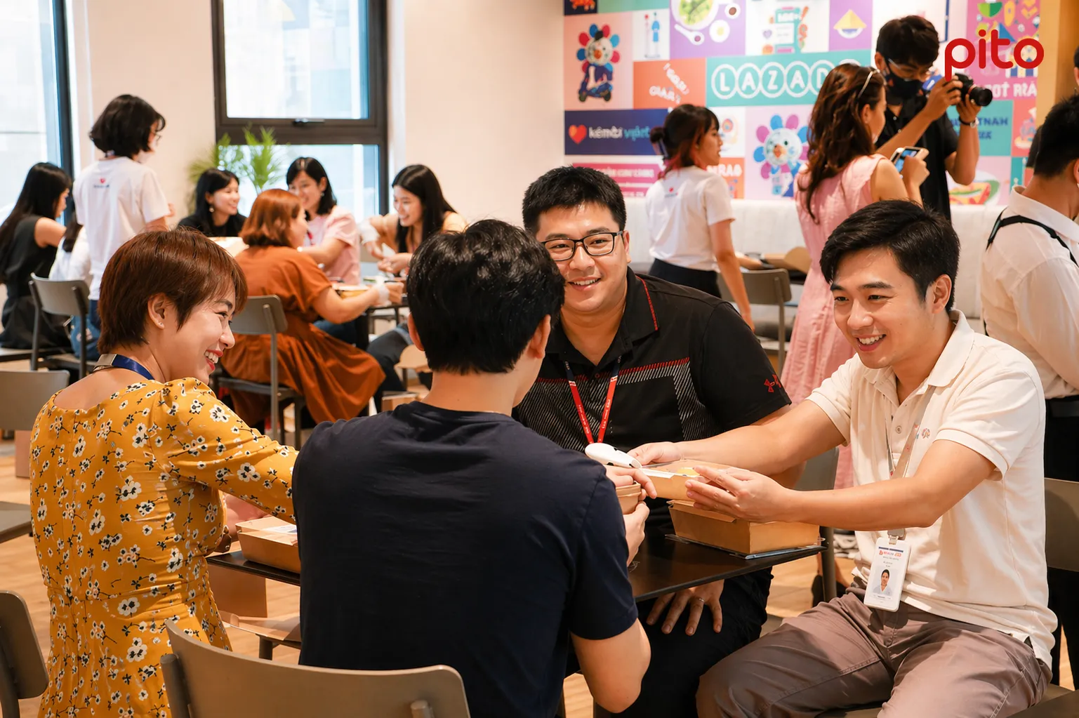 Bữa trưa ngày quốc tế thiếu nhi