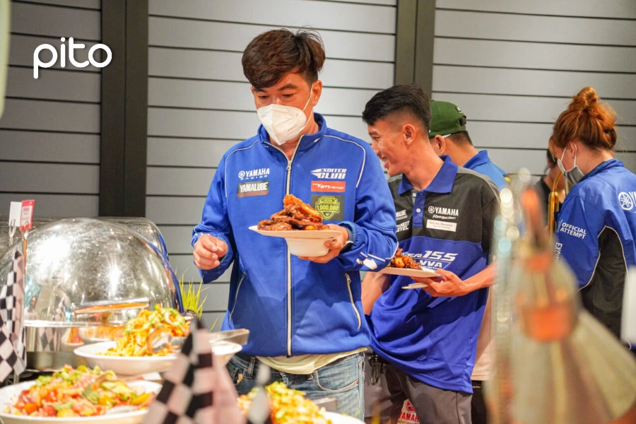 thuong-thuc-tiec-buffet-nganh-xe Sự kiện ngành xe ngoài trời