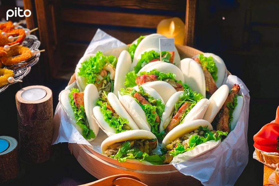 Tiệc tone xanh lá trắng 