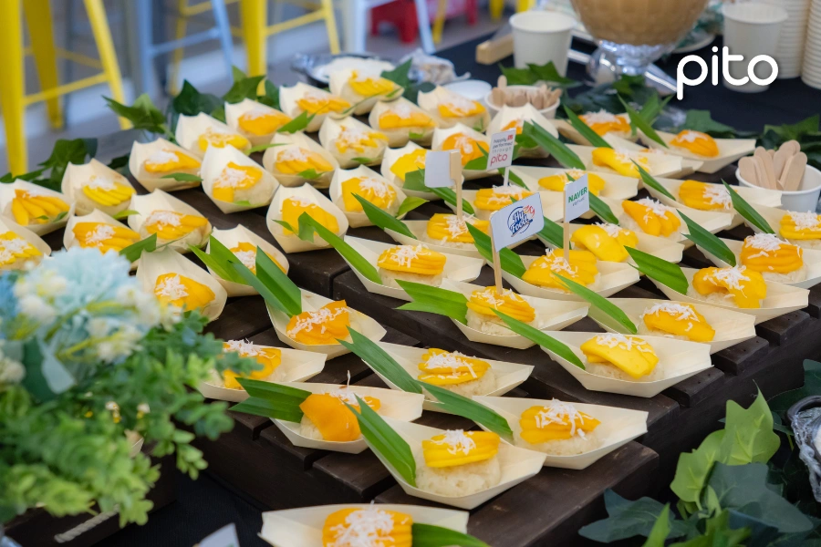 Bàn tiệc happy hour hấp dẫn
