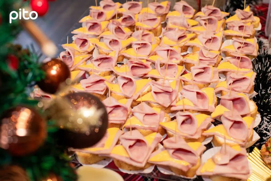 Xmas-Office-Party-Festive-Decor-Giang-sinh-3 Xmas Office Fintech Party Giáng sinh tại văn phòng PITO Finger Food