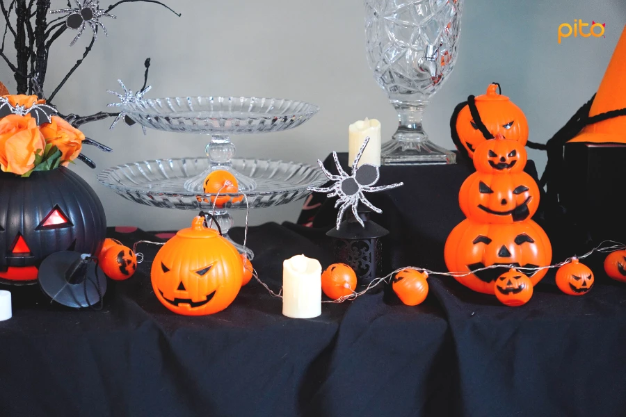 Bí ngô trang trí bàn tiệc Halloween