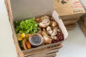 Thực đơn cơm văn phòng món healthy cơm gạo lứt ức gà - PITO Cloud Canteen
