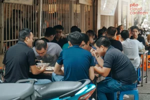 Dân văn phòng ăn trưa tại các hàng quán bình dân - PITO Cloud Canteen